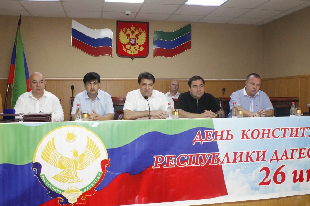 Власти Хасавюртовского района поздравили с наступающим Днем Конституции Дагестана.
