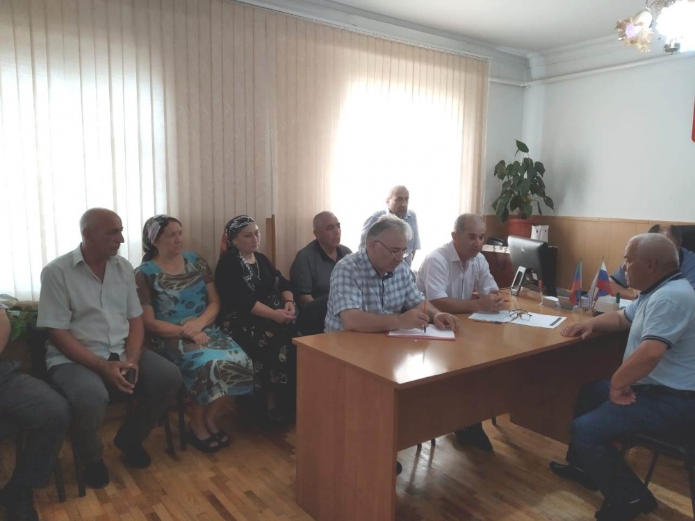 Руководство УСХ Хасавюртовского района продолжает выездные совещания.