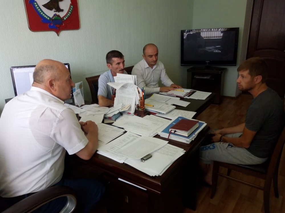 Рабочая группа АТК Хасавюртовского района проводит адресные профилактические мероприятия с выделенной категорией лиц.