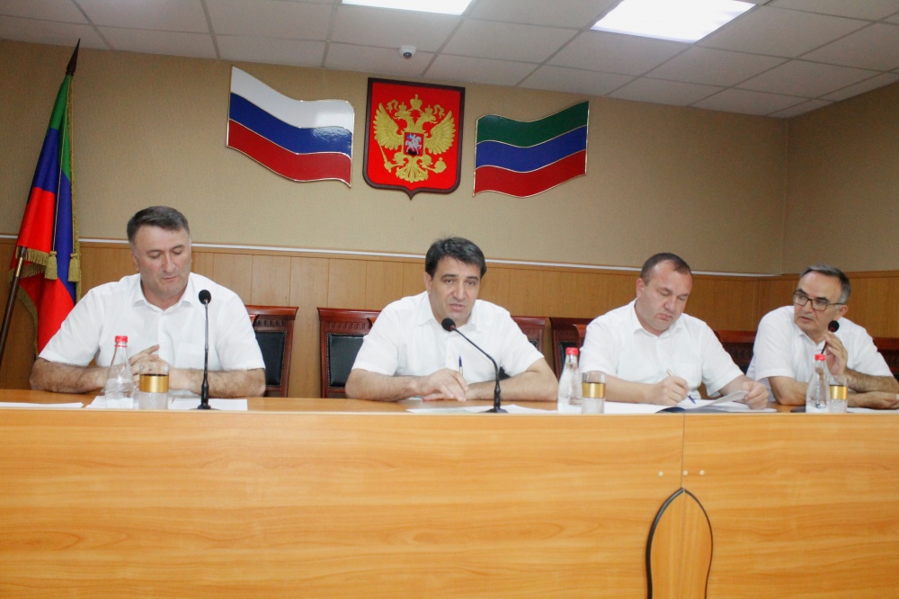 Глава Хасавюртовского района провел пленарное совещание о ходе реализации федеральных и республиканских программ.