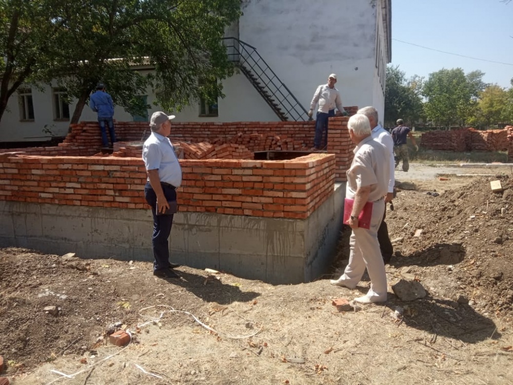 Комиссия Общественной  палаты Хасавюртовского района проверила ход реализации федеральных и республиканских программ.