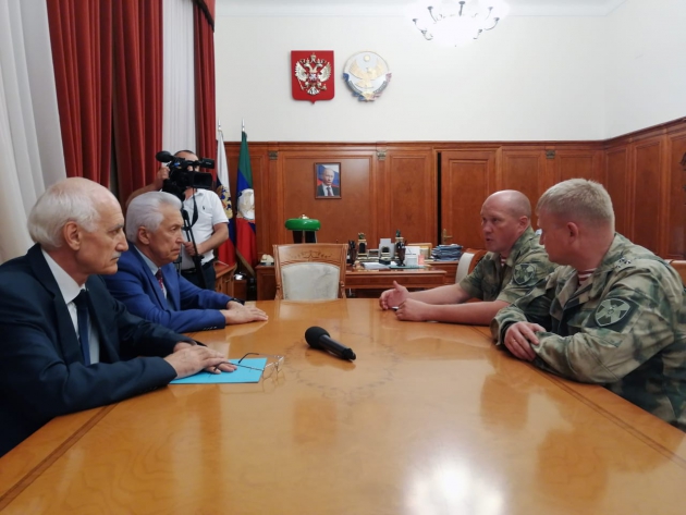 Глава Дагестана встретился с заместителем командующего Северо-Кавказским округом войск нацгвардии РФ