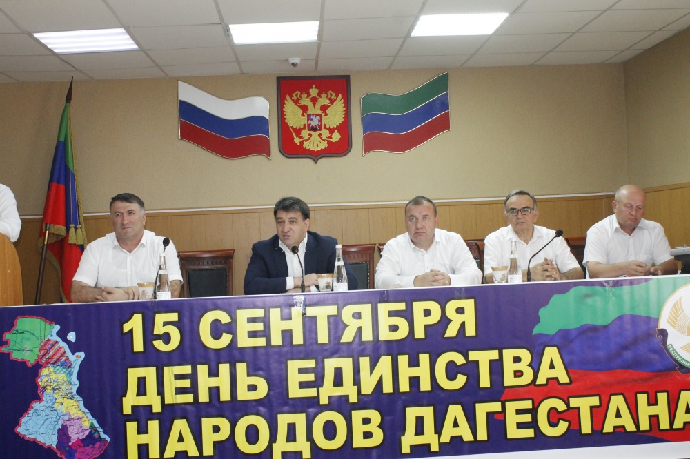 Глава Хасавюртовского района поздравил актив и жителей с наступающим  Днем единства народов Дагестана.