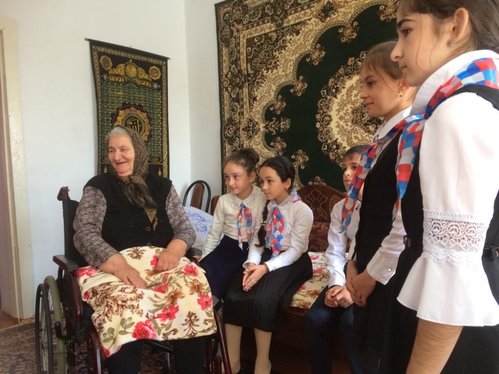 Глава Хасавюртовского района поздравил с Днем пожилых людей.