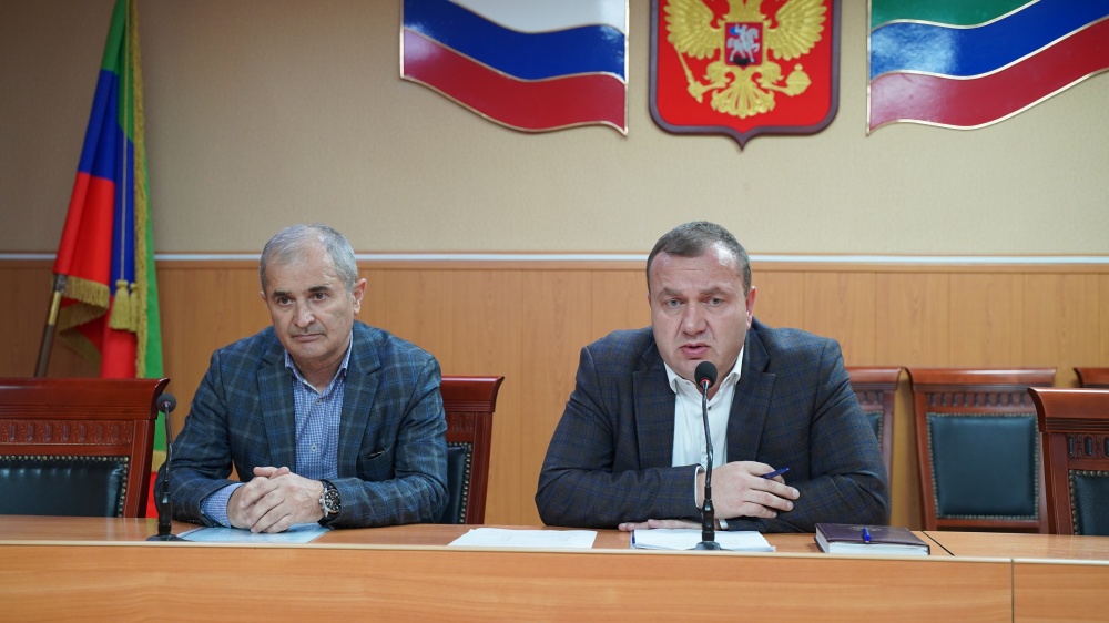 В администрации Хасавюртовского района прошла встреча с аграриями района.