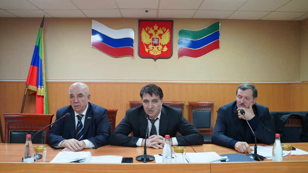 На двадцать восьмой сессии Собрания депутатов Хасавюртовского района приняли бюджет на 2020 год.