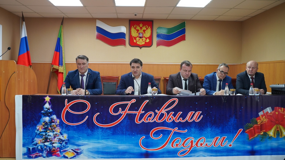 Глава Хасавюртовского района поздравил актив и жителей с Новым Годом