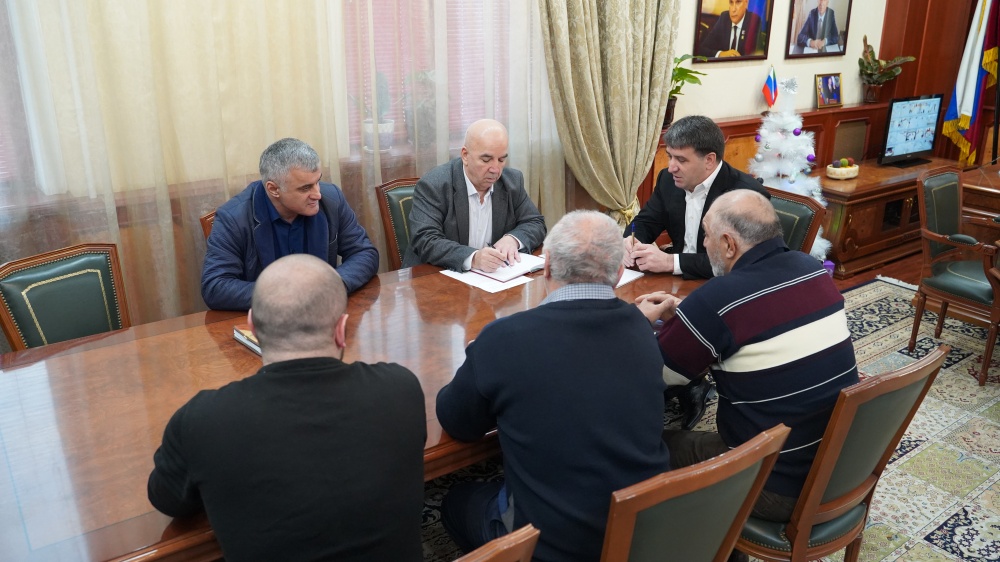 Глава Хасавюртовского района принял общественную делегацию селения Сивух