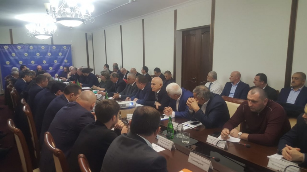 Администрация Хасавюртовского района приняла участие в Республиканском совещании по вопросам реализации проекта « Комфортная городская среда»