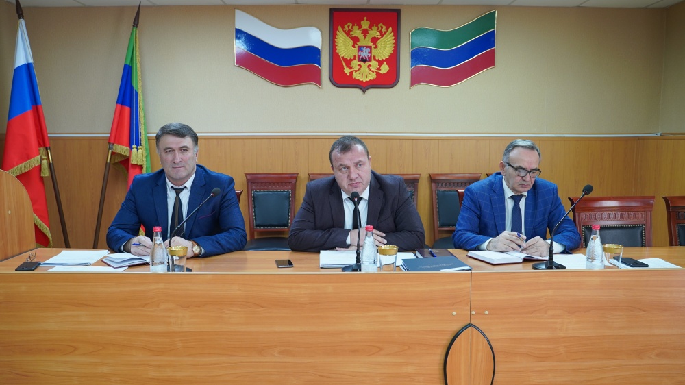 В Хасавюртовском районе состоялось рабочее совещание аппарата  муниципалитета и руководителей структурных подразделений
