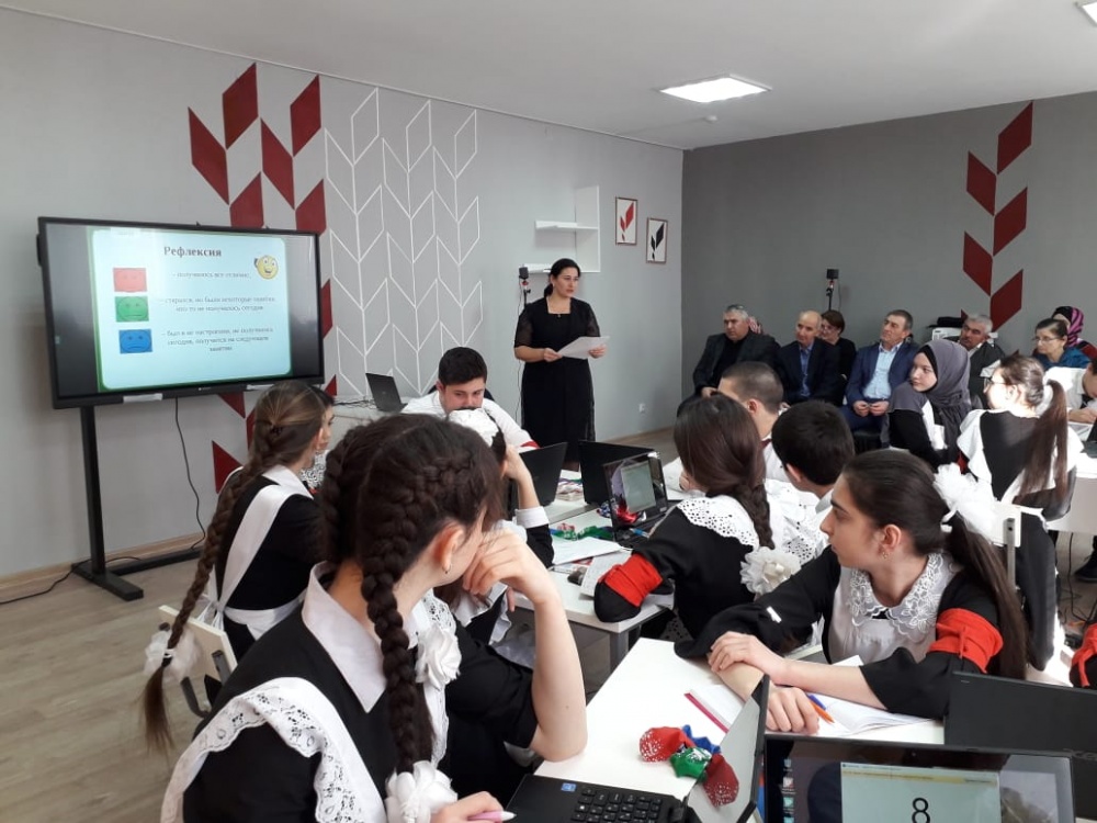 В Хасавюртовском районе провели семинар учителей математики «Система подготовки обучающихся с низкими учебными возможностями к успешной сдаче ОГЭ и ЕГЭ»