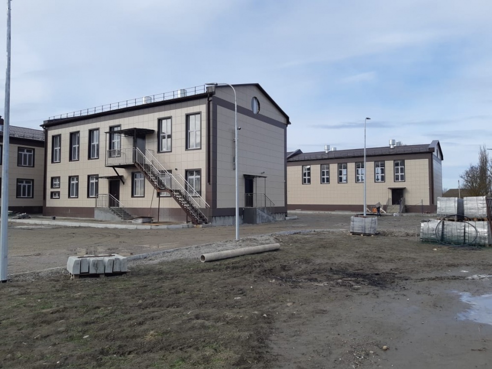 Власти Хасавюртовского района проинспектировали ход строительства объектов образования