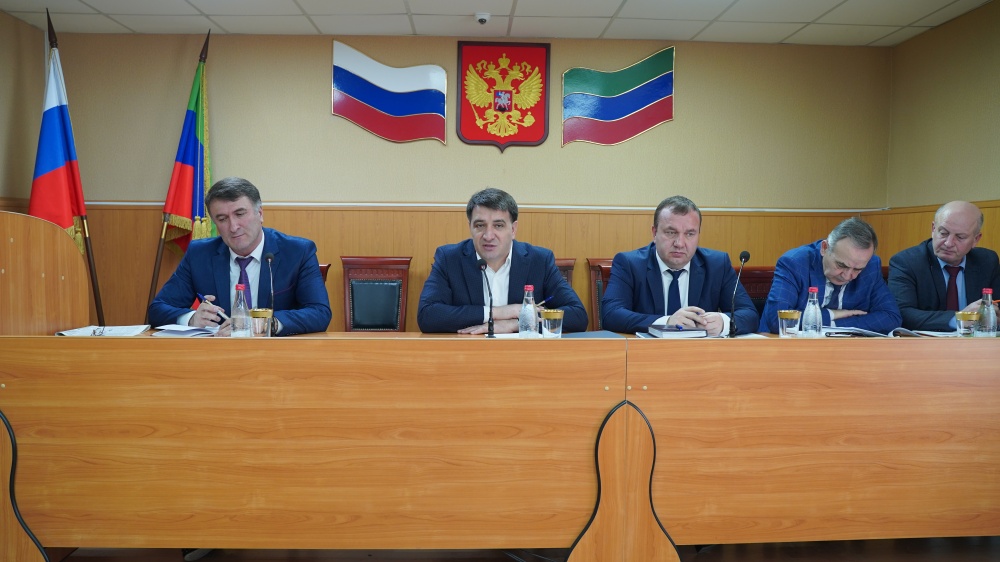 Глава Хасавюртовского района провел совещание актива и аппарата муниципалитета
