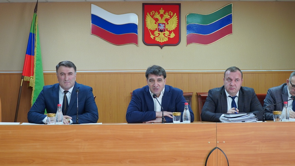Глава Хасавюртовского района провел пленарное совещание актива и аппарата муниципалитета
