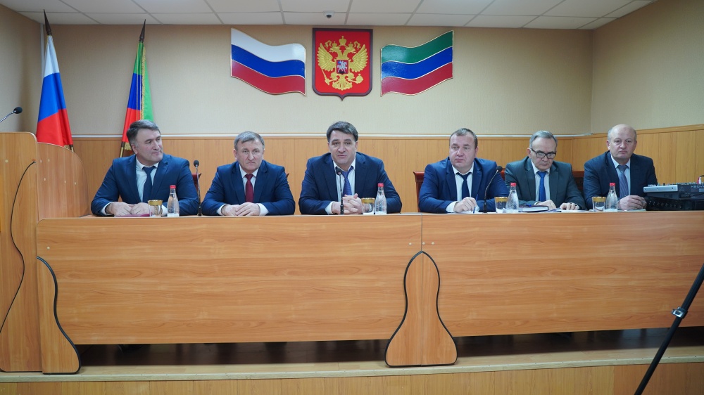 Глава Хасавюртовского района провел очередное совещание актива муниципалитета