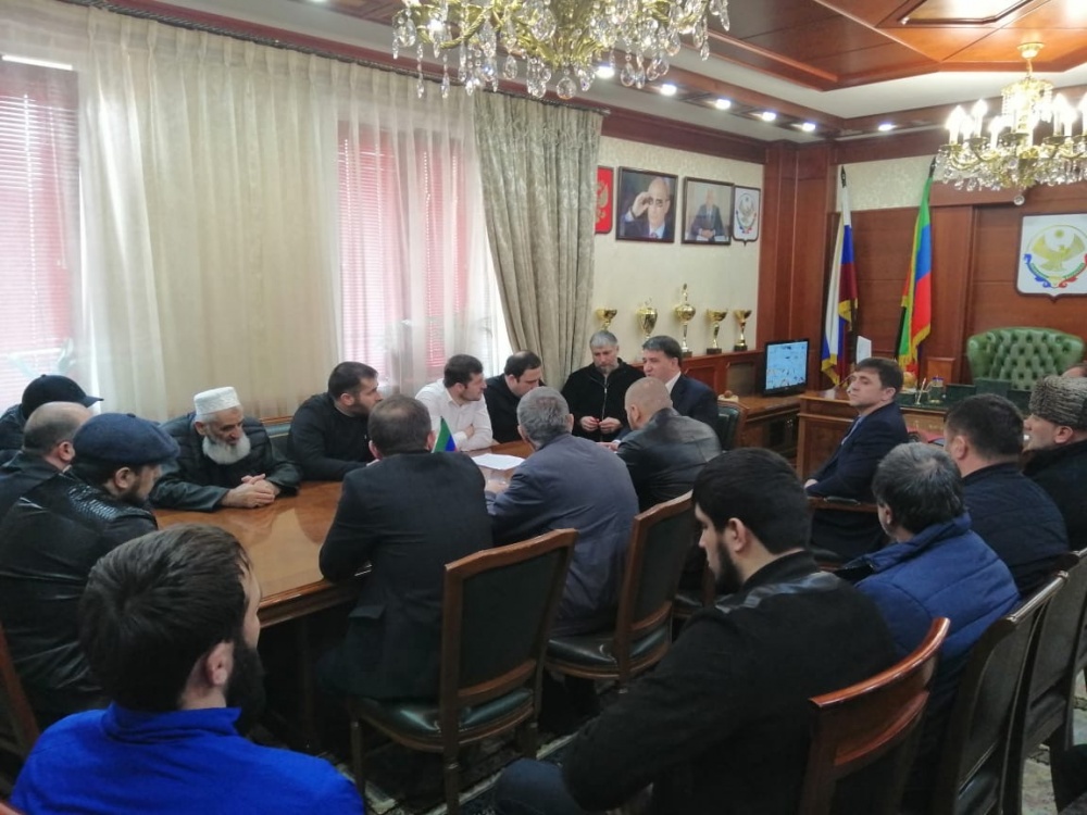 Глава Хасавюртовского района провел встречу со старейшинами и общественностью селения Новый Костек