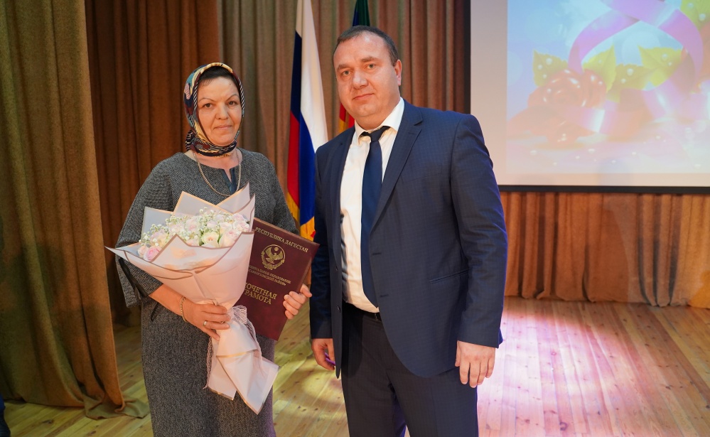 Власти Хасавюртовского района торжественно поздравили женщин с праздником 8 марта