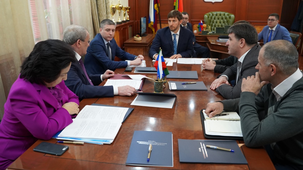 Советник  Президента РФ Руслан Эдельгериев провел выездной прием граждан в Хасавюртовском районе