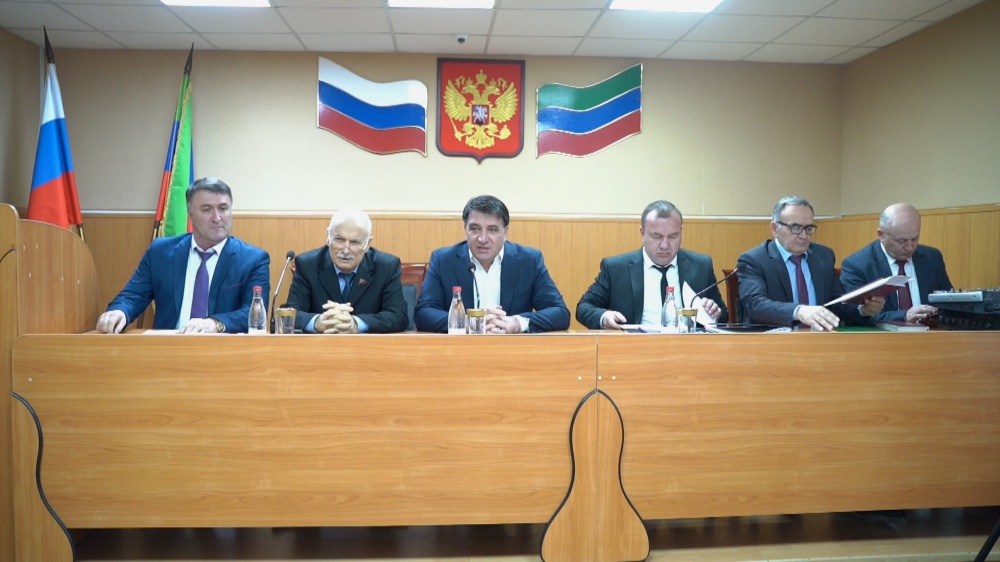 Власти Хасавюртовского района обсудили организационные вопросы готовности к проведению Общероссийского голосования по поправкам в Конституцию РФ
