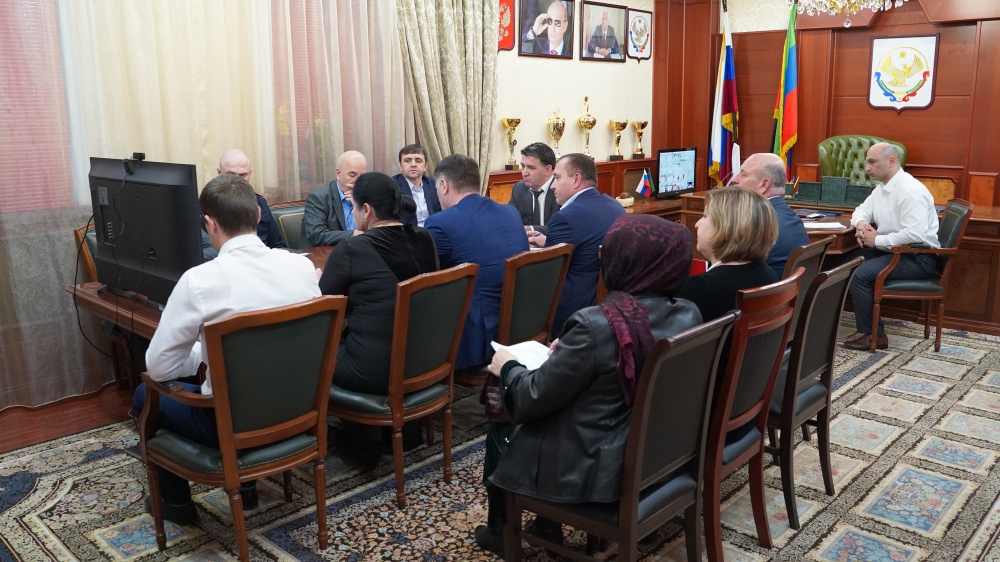 Глава Хасавюртовского района принял участие в Правительственном  совещании в режиме видеоконференцсвязи под руководством Владимира Деревянко