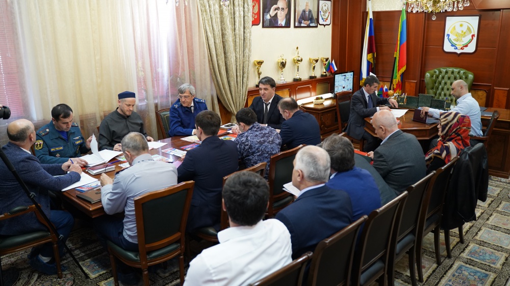 Глава Хасавюртовского района провел  координационное заседание АТК по ситуации с короновирусом