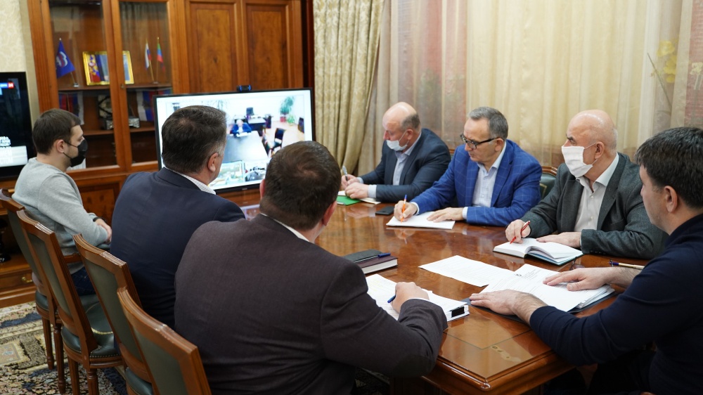 Глава Хасавюртовского района принял участие в Правительственном  совещании в режиме видеоконференцсвязи под руководством  Владимира Иванова по ситуации с коронавирусом