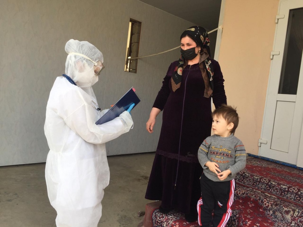 Медики  Хасавюртовского района продолжают посещение  на дому граждан и людей пожилого возраста