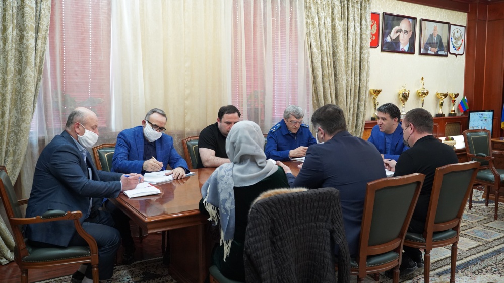 Глава Хасавюртовского района провел очередное координационное заседание оперативного штаба по предупреждению завоза и распространения коронавирусной инфекции