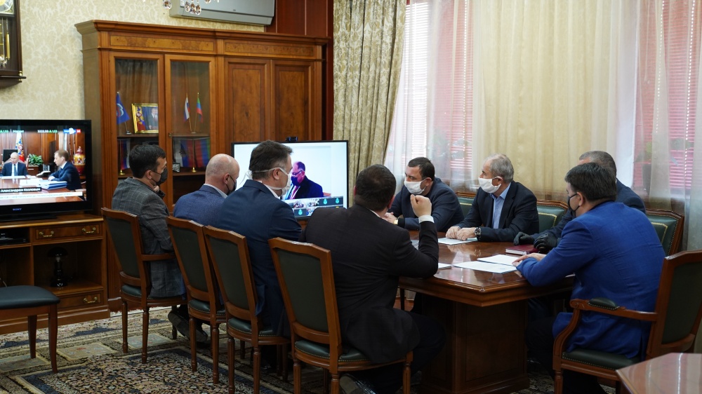 Глава Хасавюртовского района принял участие в Республиканском совещании в режиме видеоконференцсвязи под руководством вице – премьера РД Абдулмуслима Абдулмуслимова
