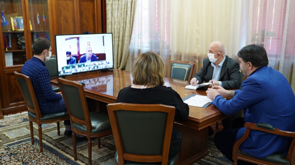 Глава Хасавюртовского района принял участие в работе совещания Минимущества РД  режиме видеоконференцсвязи