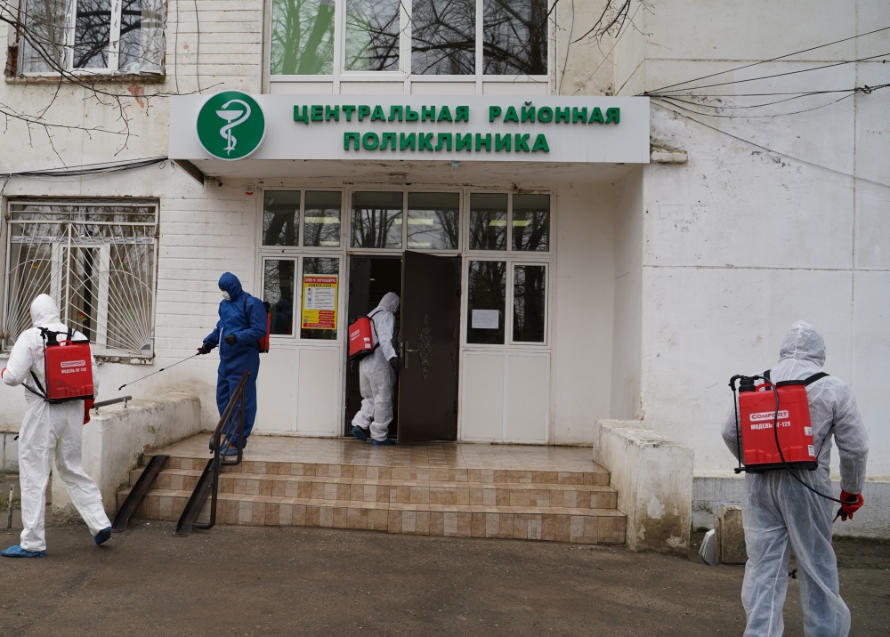 В зданиях и служебных помещениях объектов здравоохранения  Хасавюртовского района  провели очередные дезинфекционные мероприятия
