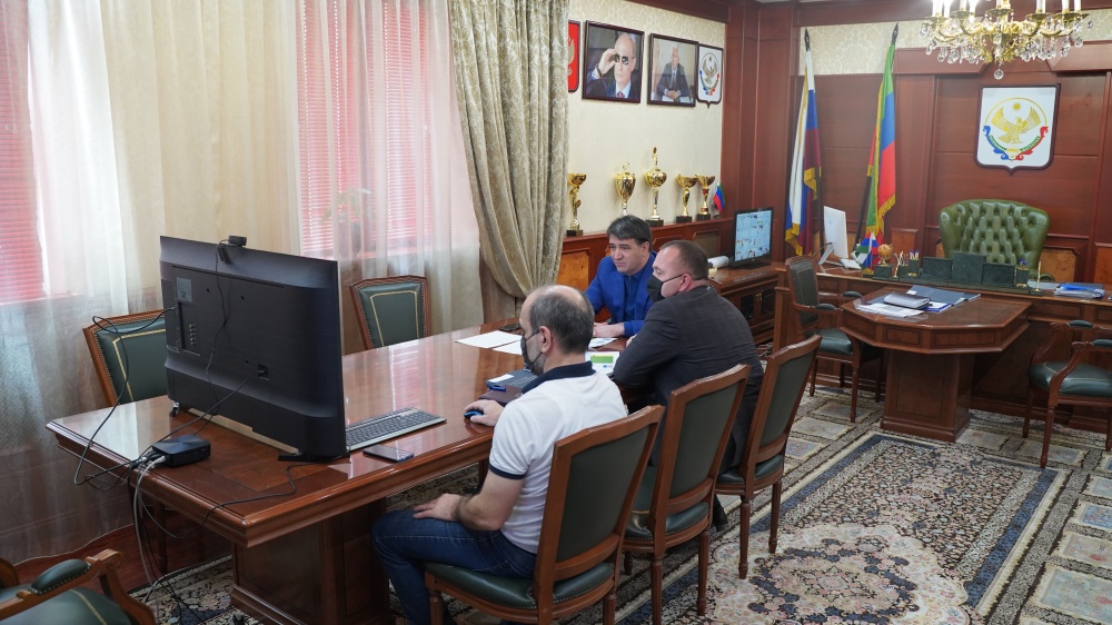 Глава Хасавюртовского района принял участие в работе совещания в режиме видеоконференцсвязи под руководством Инсафа Хайрулина
