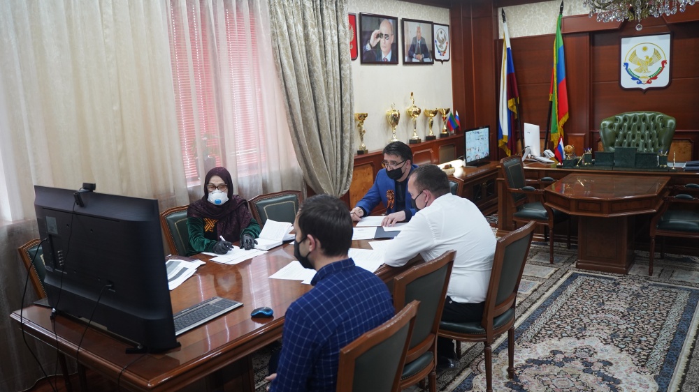 Глава Хасавюртовского района принял участие в работе совещания в режиме видеоконференцсвязи под руководством Главы РД Владимира Васильева