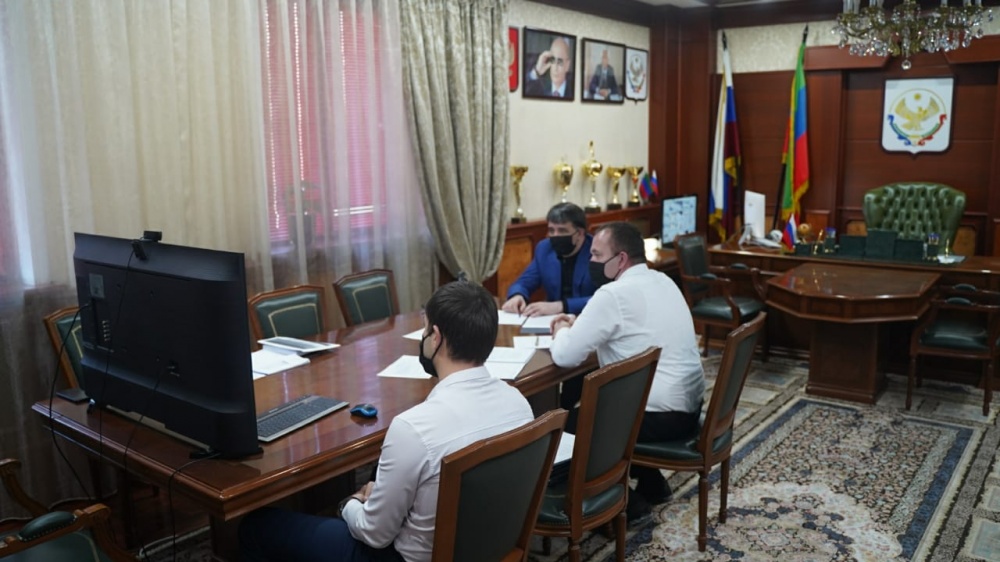 Глава Хасавюртовского района принял участие в работе совещания в режиме видеоконференцсвязи под руководством Артема Здунова