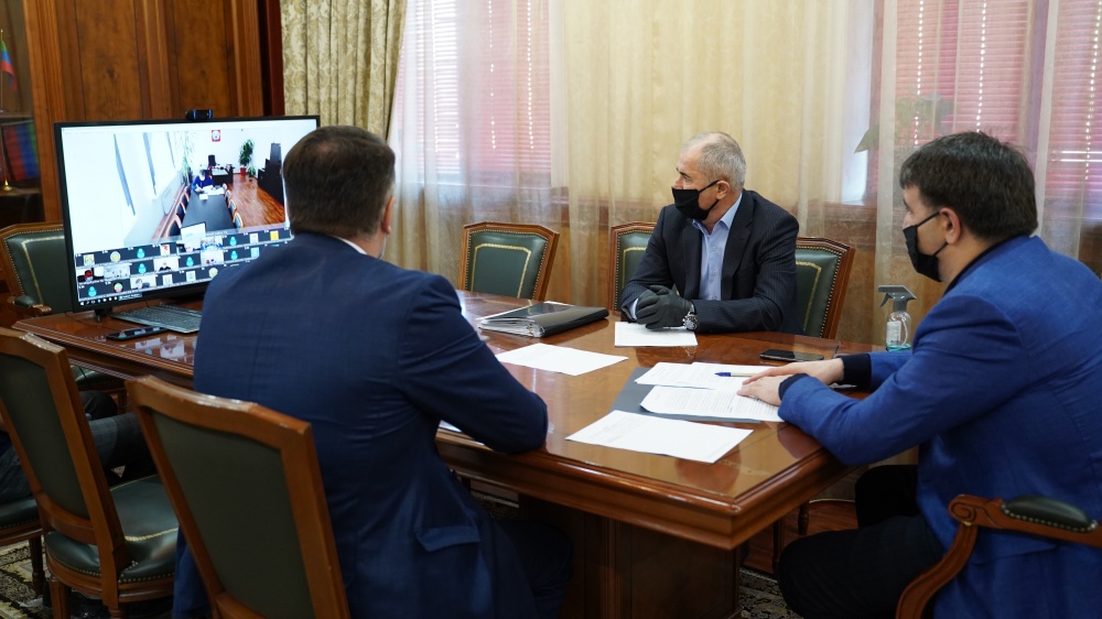 Глава Хасавюртовского района принял участие в работе Правительственного совещания в режиме видеоконференцсвязи под руководством Абдулмуслима Абдулмуслимова