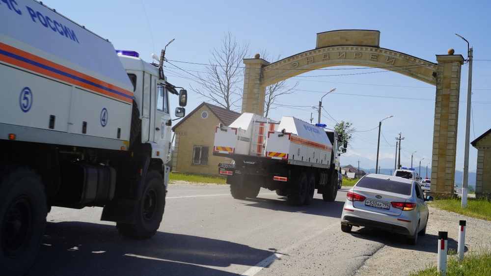 В Хасавюртовском районе проходят полномасштабные дезинфекционные мероприятия силами Донского спасательного центра МЧС России