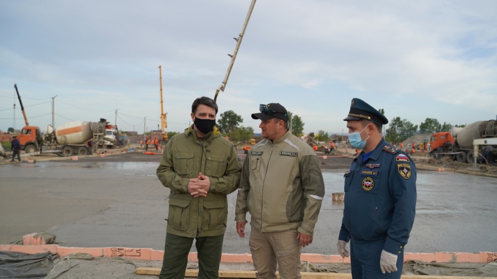 Глава Хасавюртовского района и заместитель  командующего Каспийской флотилии осмотрели строительство многофункционального инфекционного госпиталя