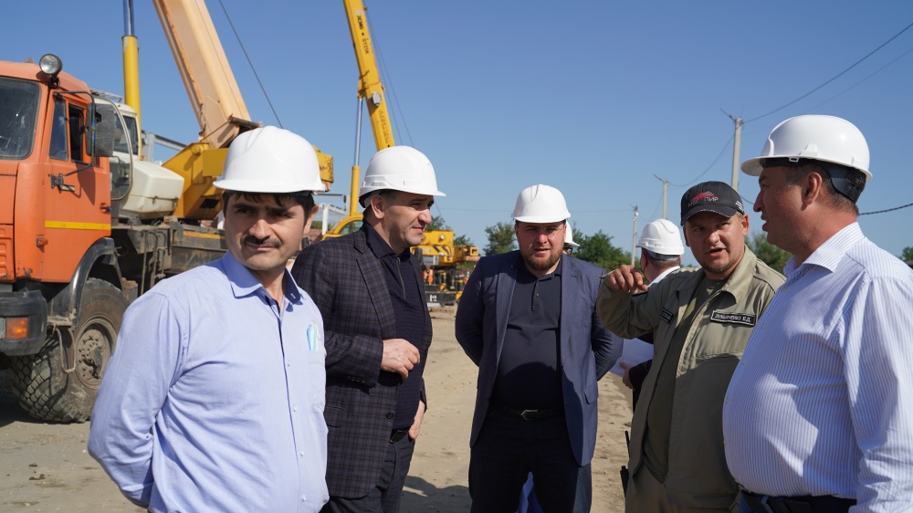 Заместитель Председателя Правительства РД Инсаф Хайруллин проинспектировал ход строительства многофункционального медицинского центра в селении Ботаюрт и объектов ГВСУ№4