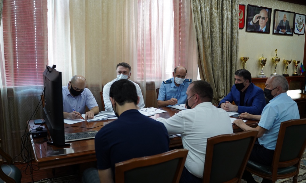 Глава Хасавюртовского района принял участие в работе  заседания Оперативного штаба по обеспечению устойчивого развития экономики и социальной  стабильности в РД под руководством Владимира Васильева