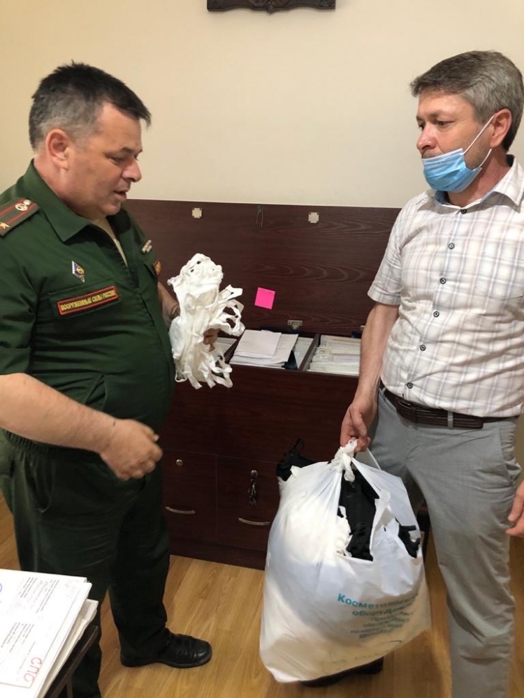 Управление по делам ГО ЧС и МП Хасавюртовского района передало территориальному Военкомату 2000 медицинских масок