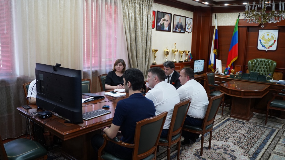 Глава Хасавюртовского района принял участие в работе совещания в режиме видеоконференцсвязи под руководством Гаджимагомеда Гусейнова