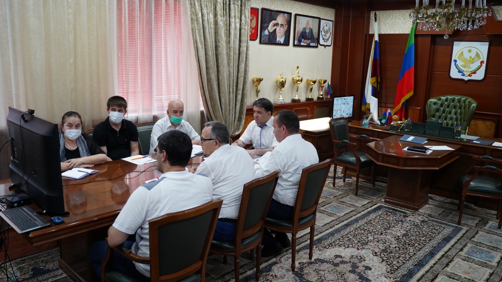 Глава Хасавюртовского района принял участие в работе Правительственного совещания в режиме видеоконференцсвязи под руководством Владимира Деревянко