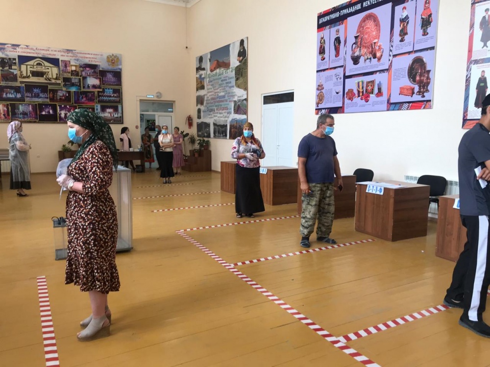 На всех 69  участках  для голосования Хасавюртовского района процедура идет без нарушений