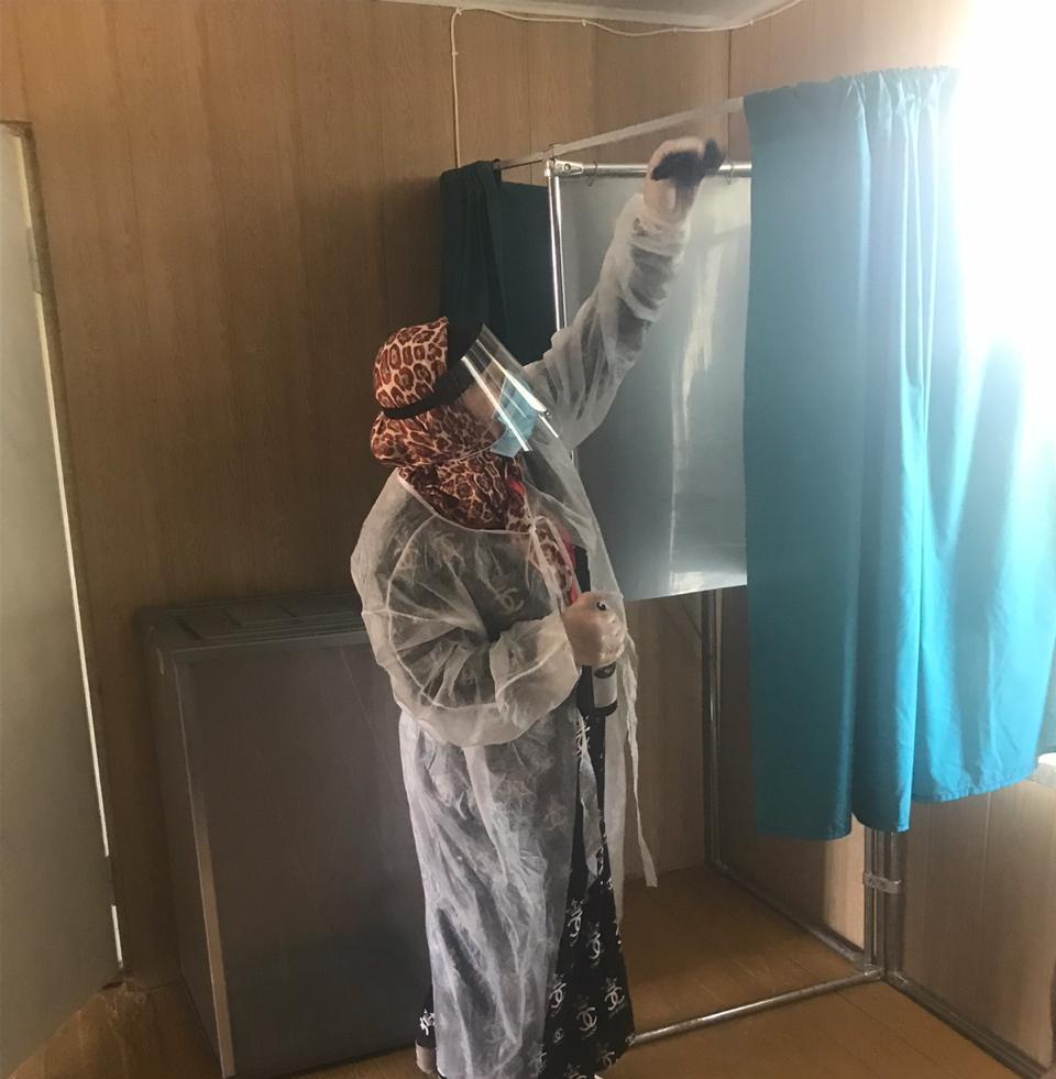 В Хасавюртовском районе продолжаются дезинфекционные мероприятия на участках для голосования