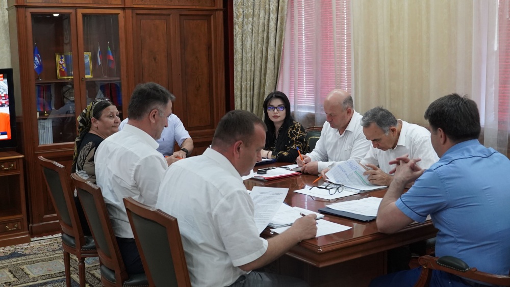 Глава Хасавюртовского района провел рабочее совещание  по вопросам налоговых поступлений