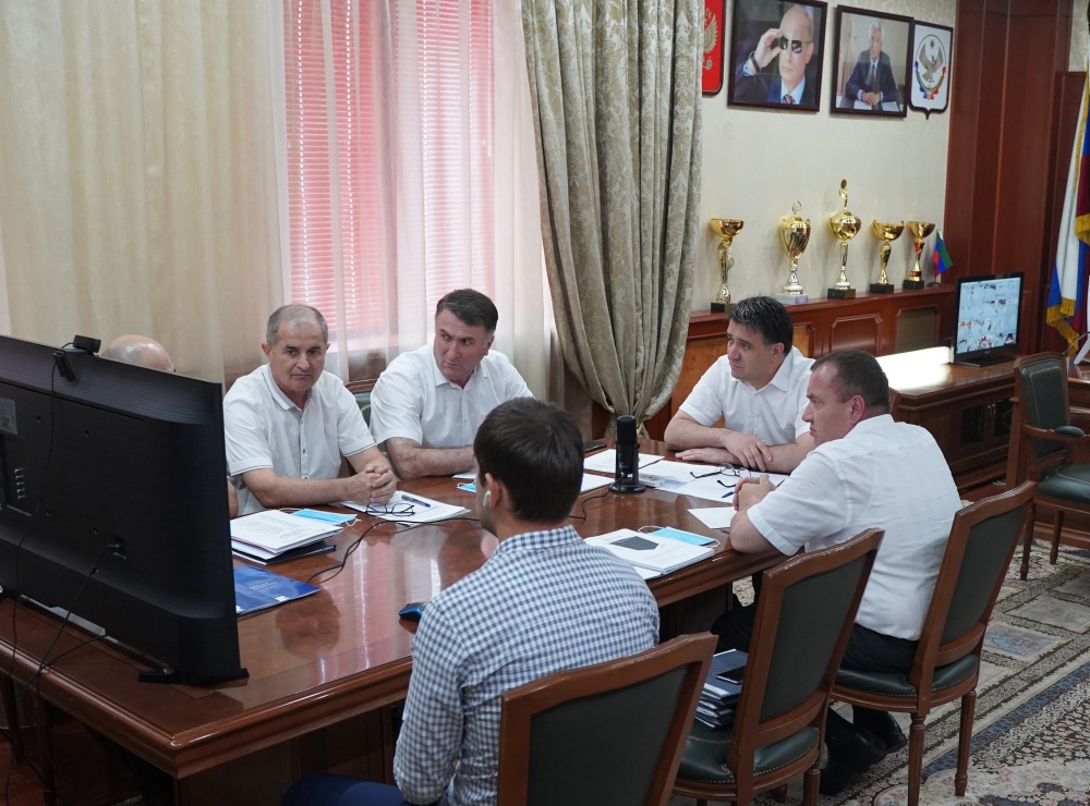 Глава Хасавюртовского района принял участие в работе совещания в режиме видеоконференцсвязи под руководством Артема Здунова
