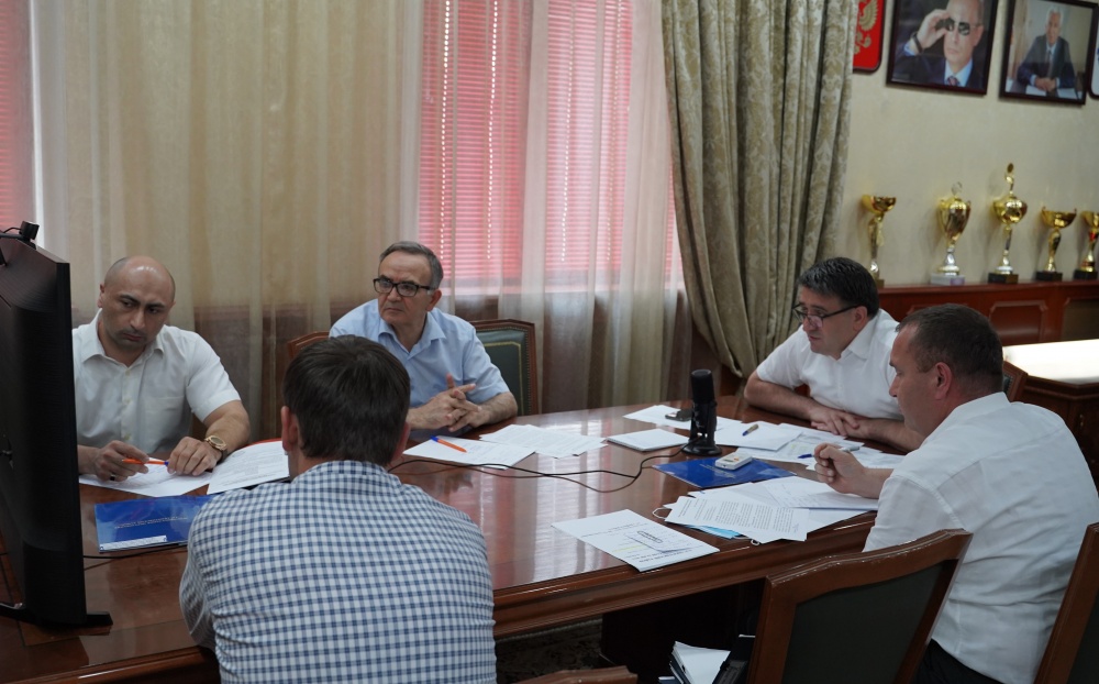 Глава  Хасавюртовского района принял участие в работе совещания в режиме видеоконференцсвязи под руководством Уммупазиль Омаровой