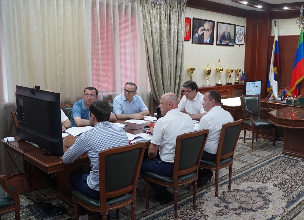 Глава Хасавюртовского района принял участие в работе совещания в режиме видеоконференцсвязи под руководством Владимира Иванова