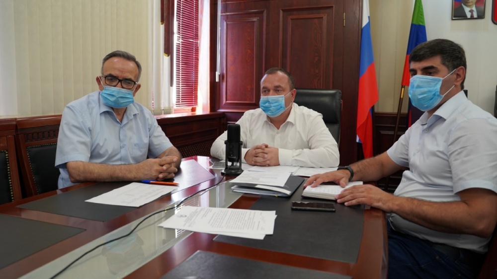 На ВКС под руководством вице-премьера Уммупазиль Омаровой рассмотрены вопросы готовности школ к новому учебному году