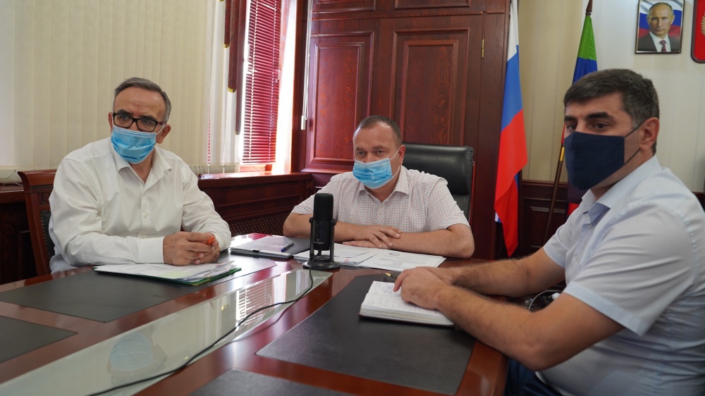 На ВКС под руководством вице-премьера Уммупазиль Омаровой рассмотрены вопросы подготовки образовательных организаций к новому учебному году